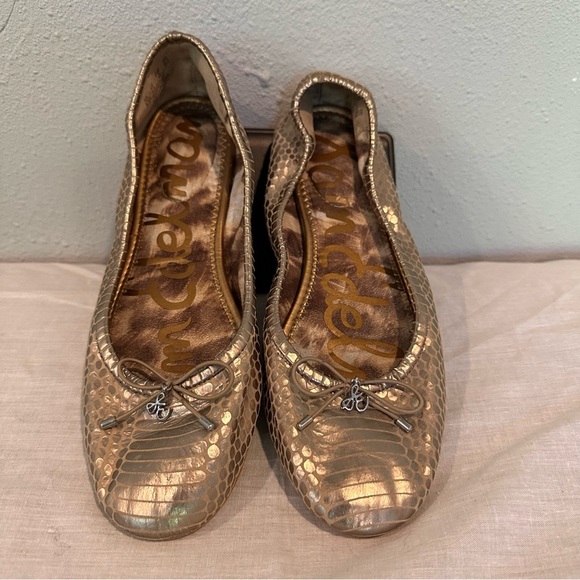 Sam Edelman Felicia Ballet Flat – Metallic Gold Snake Print (Size 8.5)
Leather - Picture 2 of 9